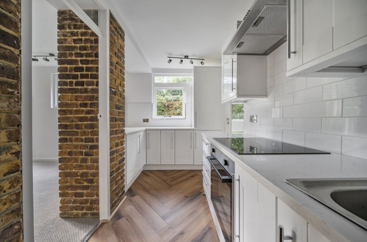 2 Langham House Close, Richmond