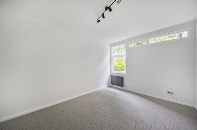 2 Langham House Close, Richmond