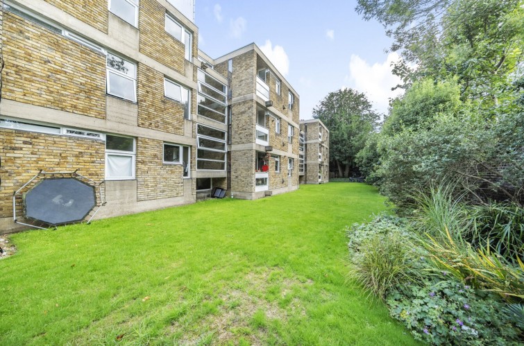 2 Langham House Close, Richmond