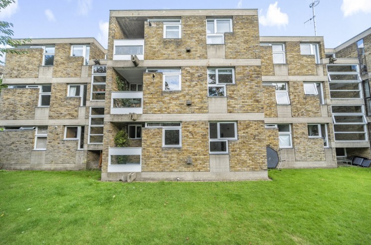 2 Langham House Close, Richmond