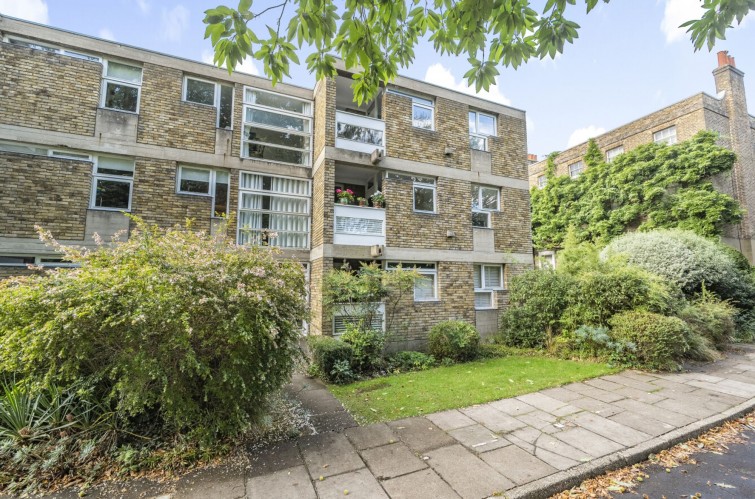2 Langham House Close, Richmond