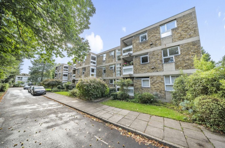2 Langham House Close, Richmond