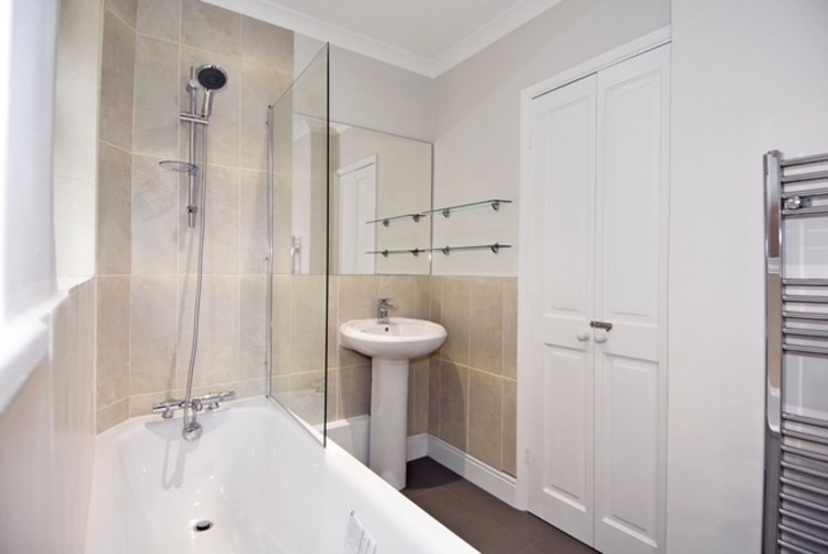 24 Kelvedon Close, Kingston Upon Thames
