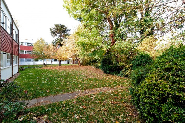 7 Dryden Court Parkleys, Richmond