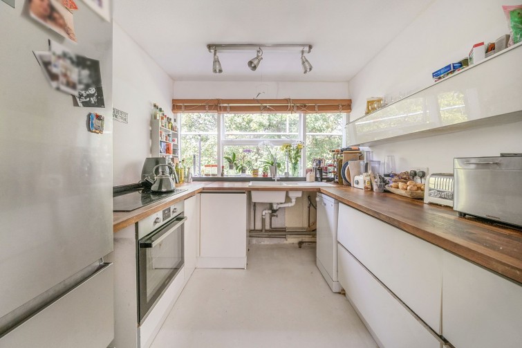 7 Dryden Court Parkleys, Richmond