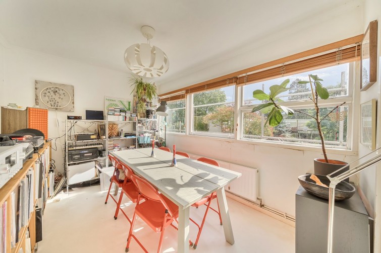 7 Dryden Court Parkleys, Richmond