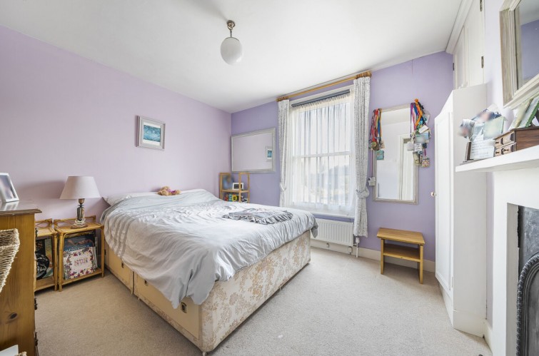 11 Evelyn Road, Ham