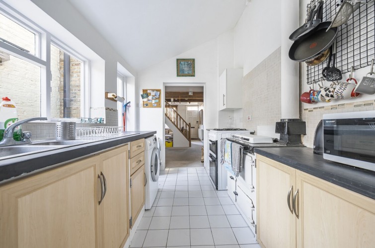11 Evelyn Road, Ham
