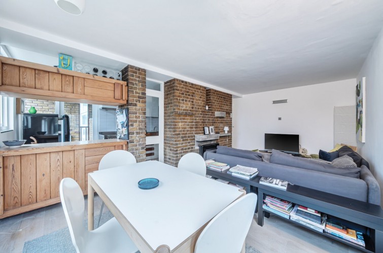 11 Langham House Close, Richmond