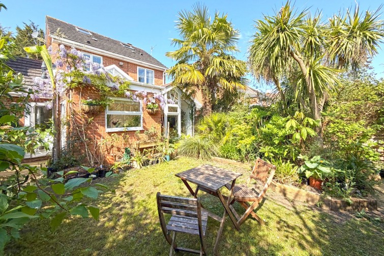 28 Tangmere Grove, Kingston Upon Thames