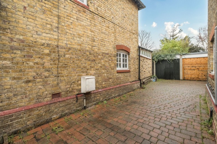 19 Lock Road, Richmond