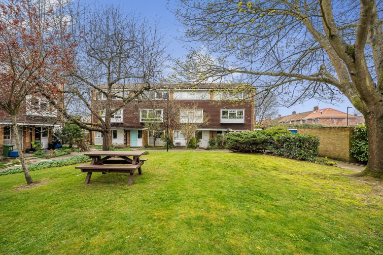 65 Perryfield Way, Richmond
