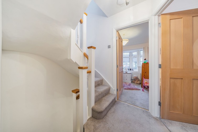 18 Barnfield Avenue, Kingston Upon Thames