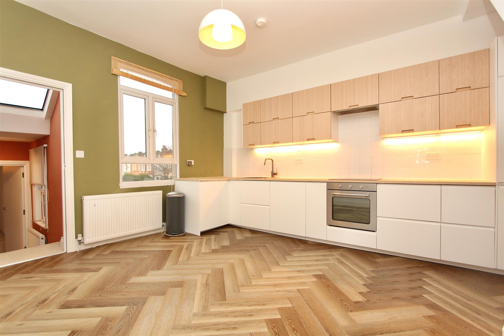 View full details for Bethune Road, N16