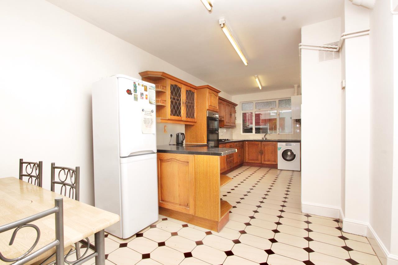 View full details for Dowsett Road, N17