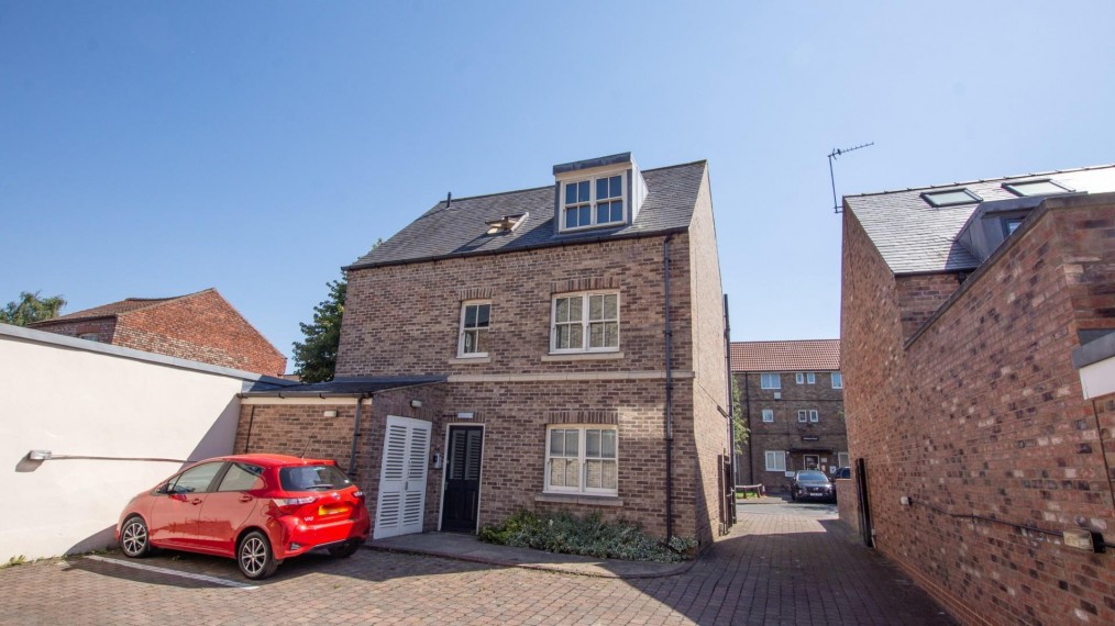 Crossley Court, Clarence Street, City Centre