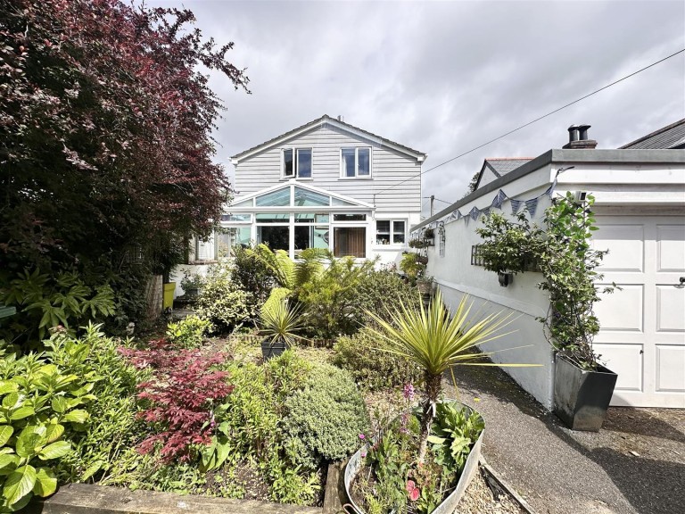 Horsedowns, Praze, Camborne