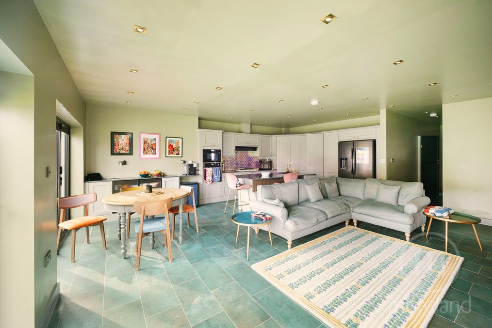 The Vale, Golders Green NW11