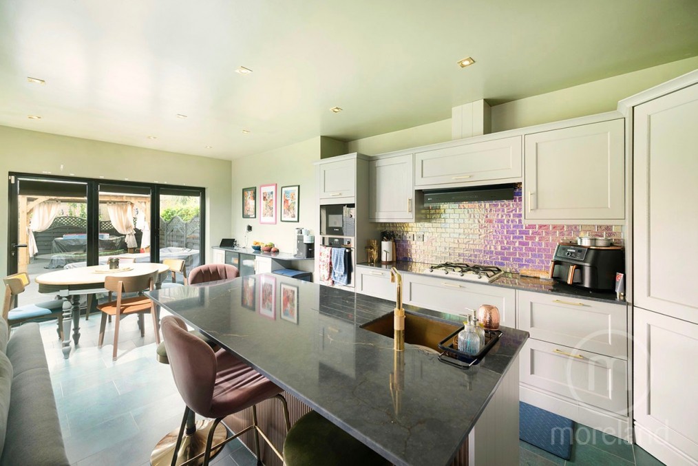 The Vale, Golders Green NW11