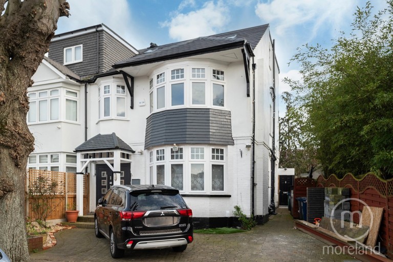 Hallswelle Road, Temple Fortune, NW11