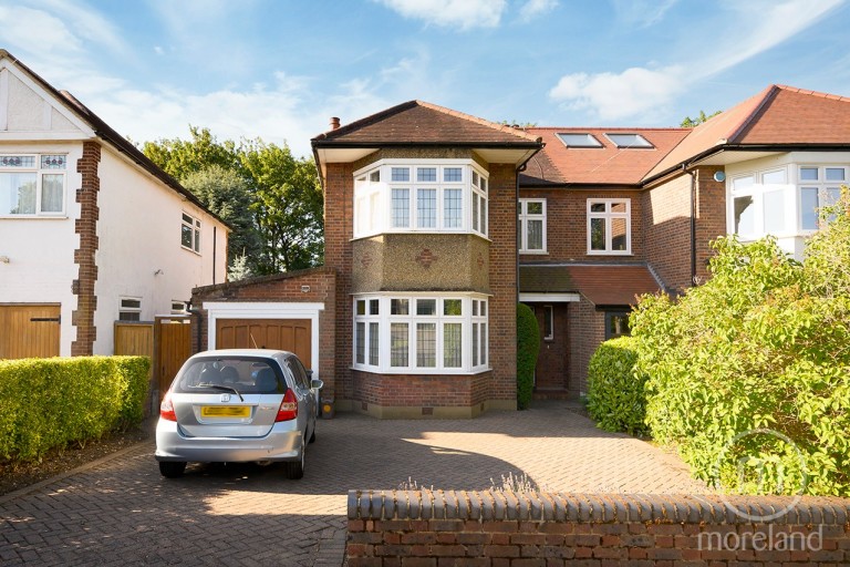Houndsden Road, Winchmore Hill, N21