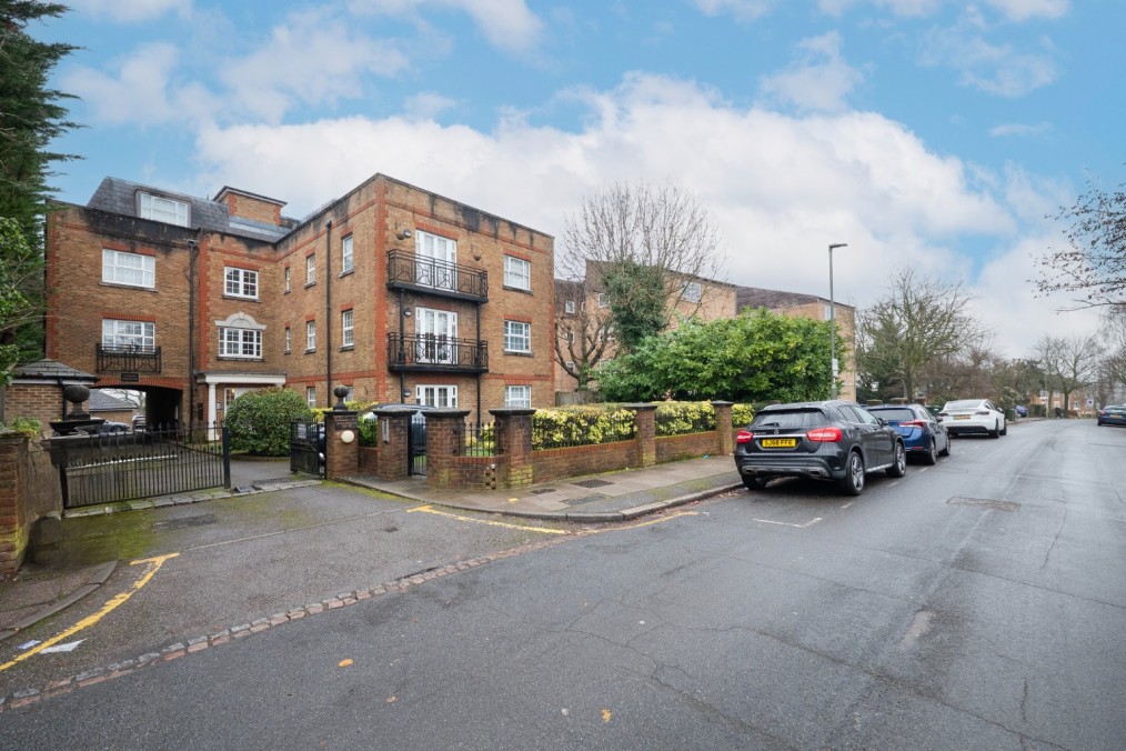 Sunningfields Road, Hendon NW4