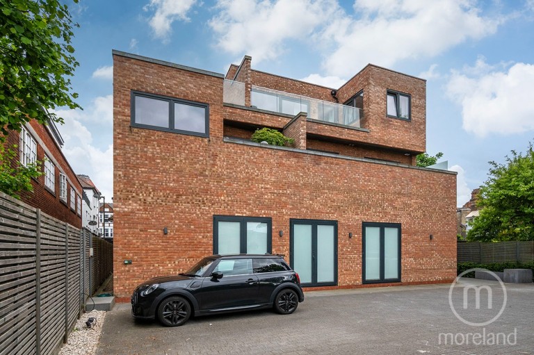 Adams Close, Finchley N3
