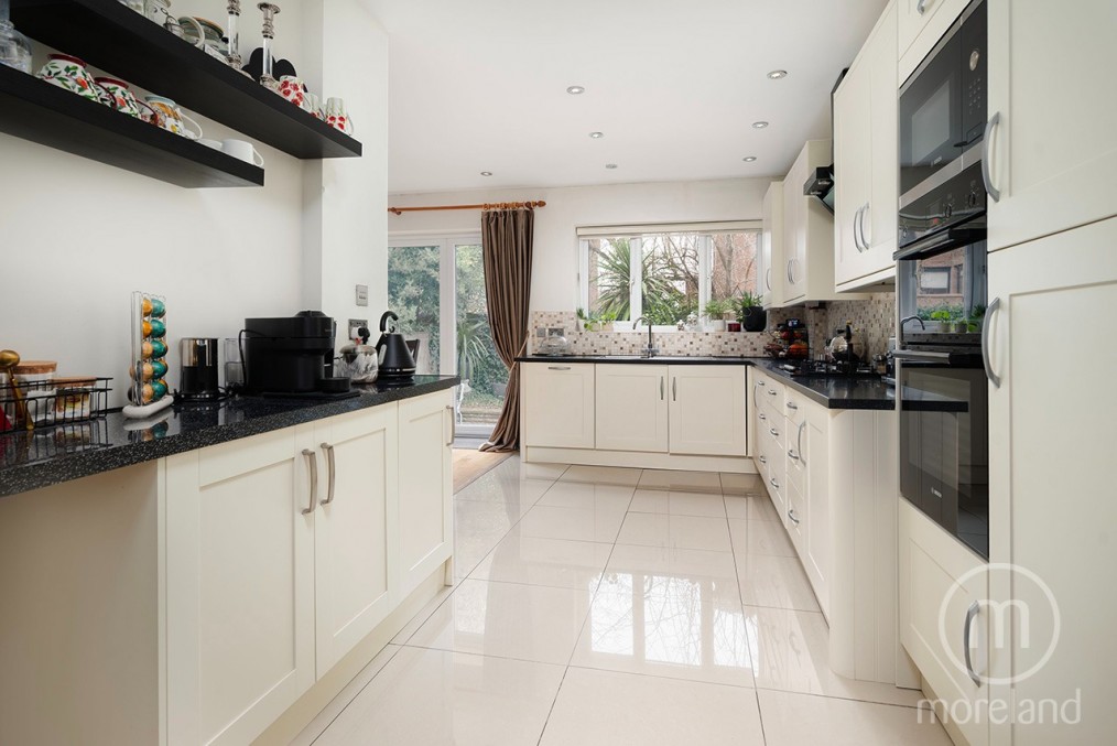 North End Road, Golders Green, NW11