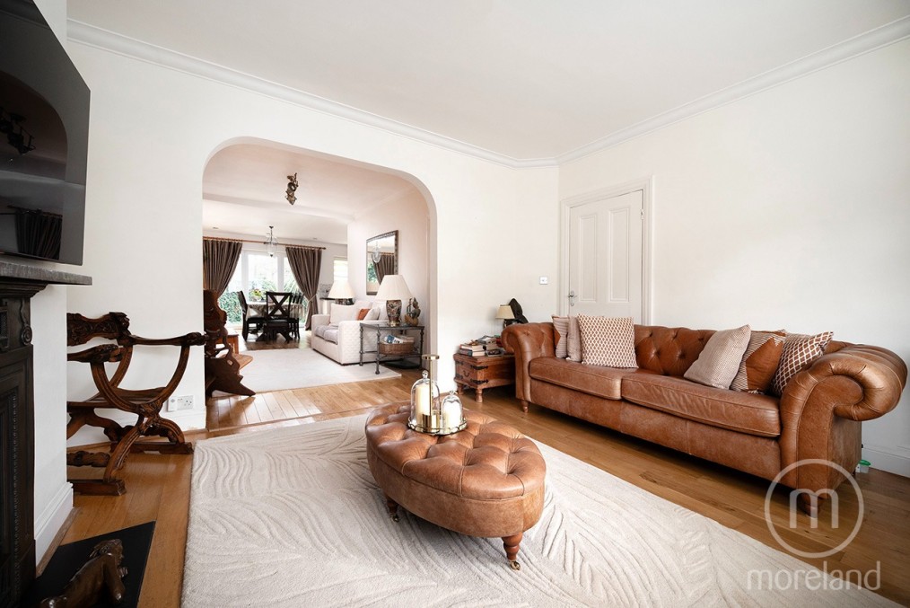 North End Road, Golders Green, NW11