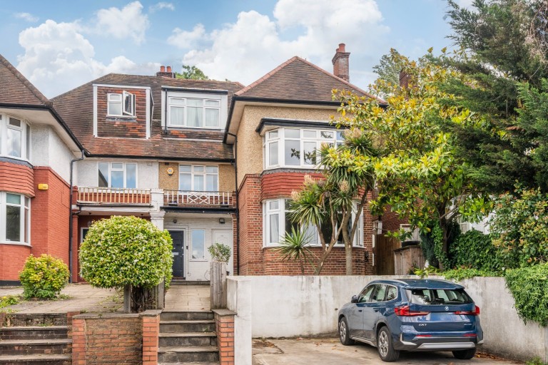 Finchley Road, Golders Green NW11