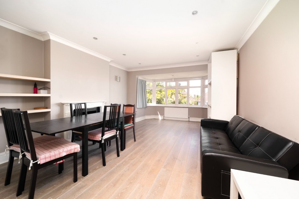 Finchley Road, Golders Green NW11