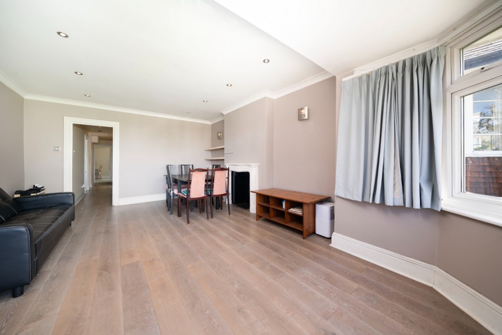 Finchley Road, Golders Green NW11