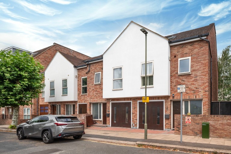 Wentworth Road, Golders Green, NW11 0RX
