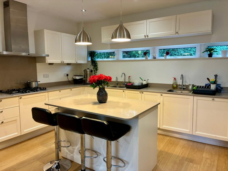 Westchester Drive, Hendon, NW4