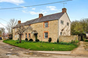 Lower End, Great Milton