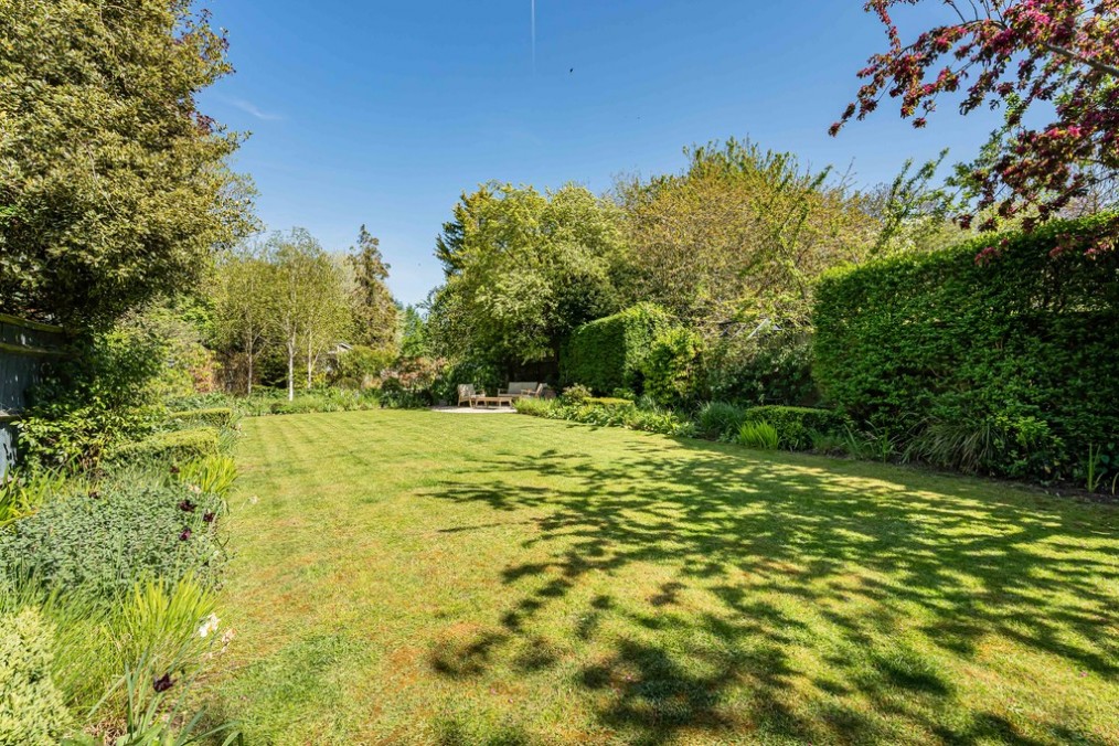 Lower End, Great Milton