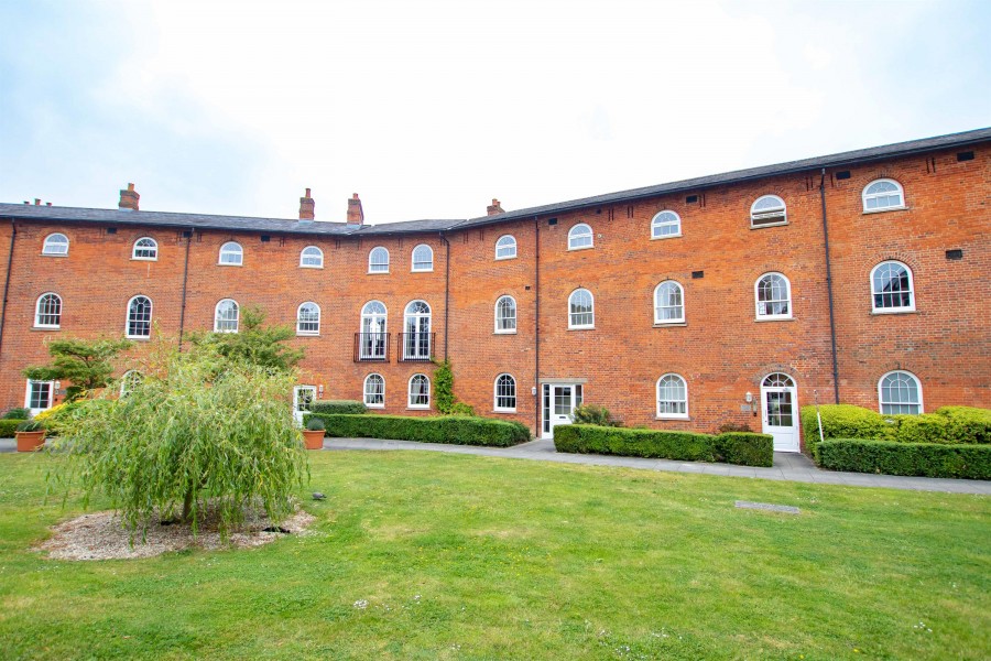 2 bedroom Flat for Letting Nightingales, Bishops Stortford, Herts