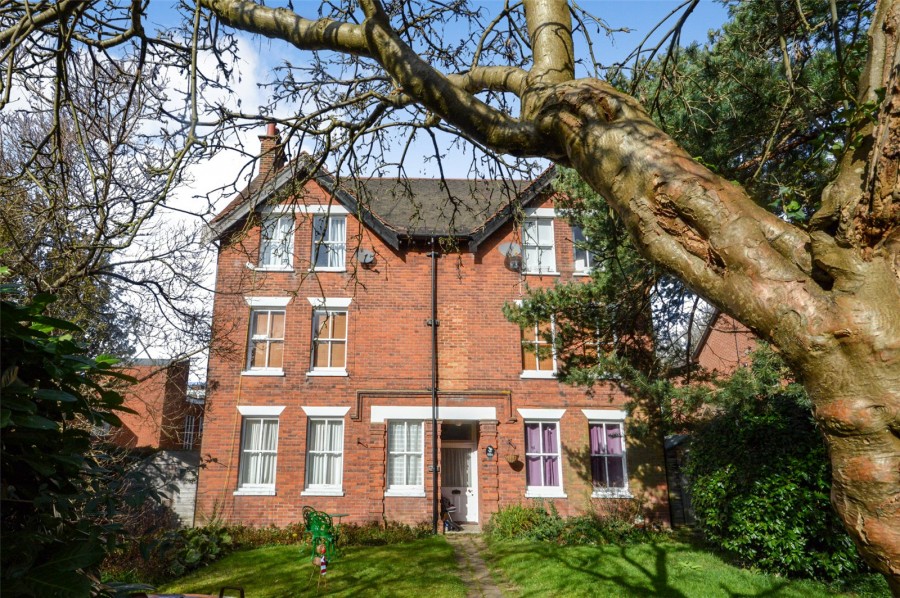 2 bedroom Flat for Sale Warwick Road, Bishops Stortford, Hertfordsdhire
