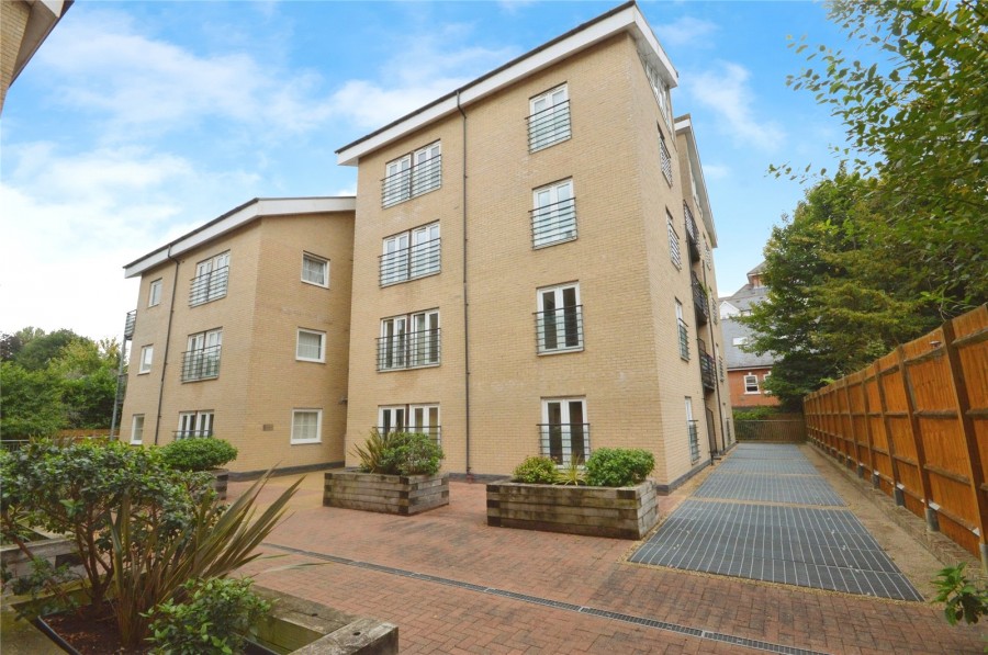 2 bedroom Flat for Sale Silver Street, Stansted, Essex