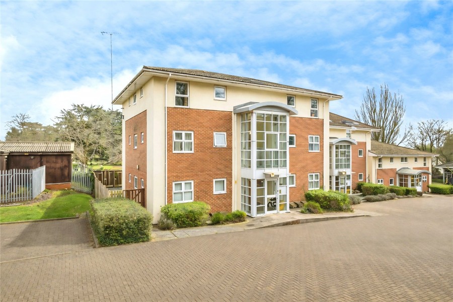 2 bedroom Flat for Sale Waytemore Road, Bishop's Stortford, Hertfordshire