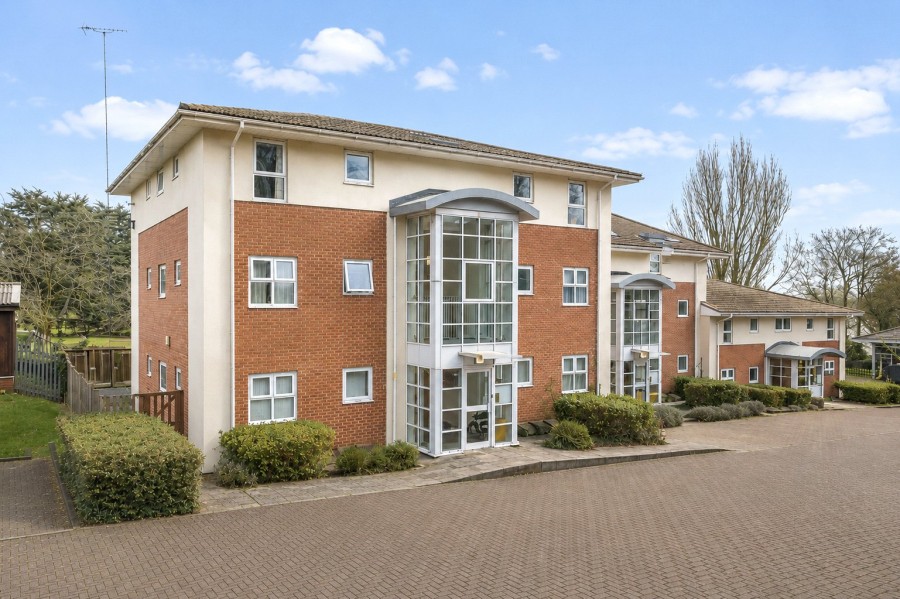 2 bedroom Flat for Sale Waytemore Road, Bishop's Stortford, Hertfordshire