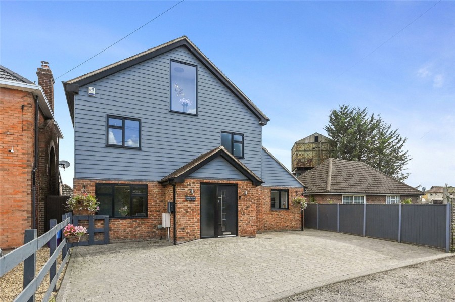 4 bedroom House for Sale Old House Lane, Roydon, Essex