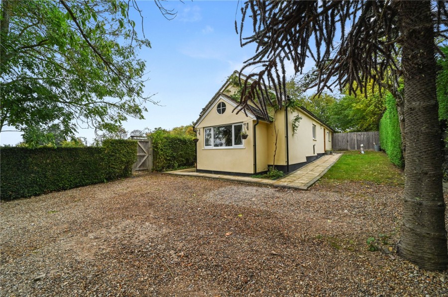 2 bedroom Bungalow for Sale Old Harlow, Essex
