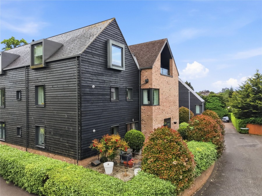 2 bedroom Flat for Sale Saffron Walden, Essex