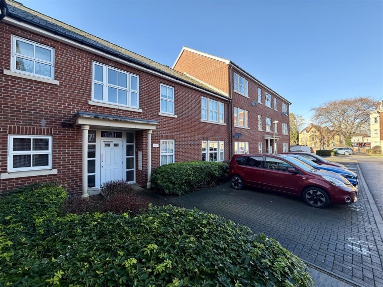 London Road, Gloucester, GL1