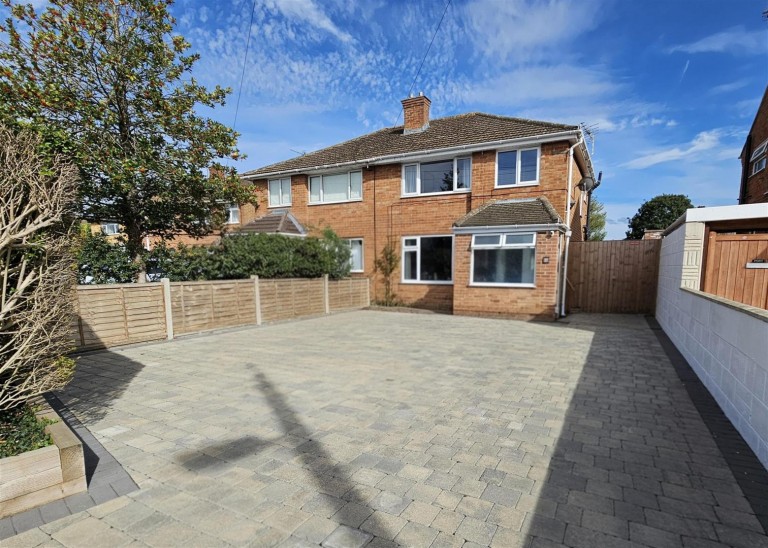 Innsworth Lane, Longlevens,