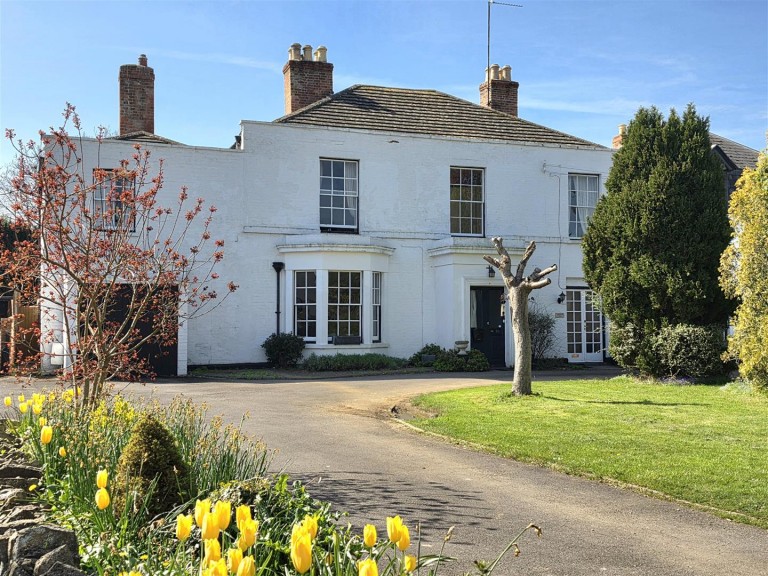 Hucclecote Road, Hucclecote