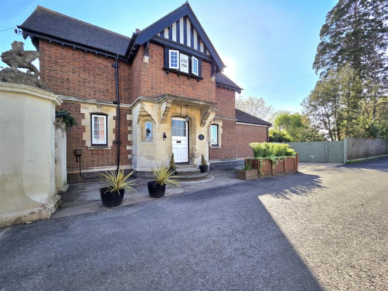 Tewkesbury Road, Twigworth, Gloucester