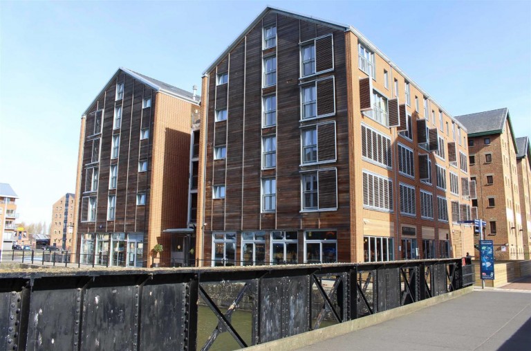 Merchants Quay, Gloucester Docks, GL1