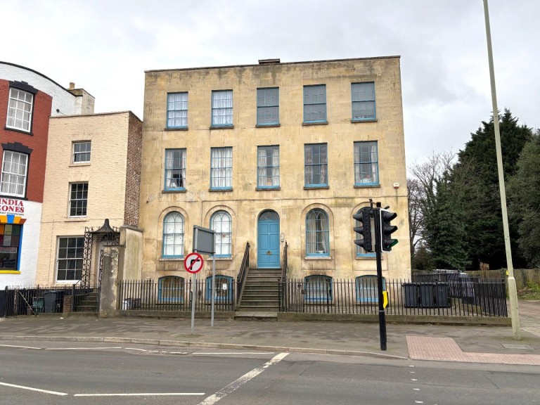 London Road, Gloucester, GL1